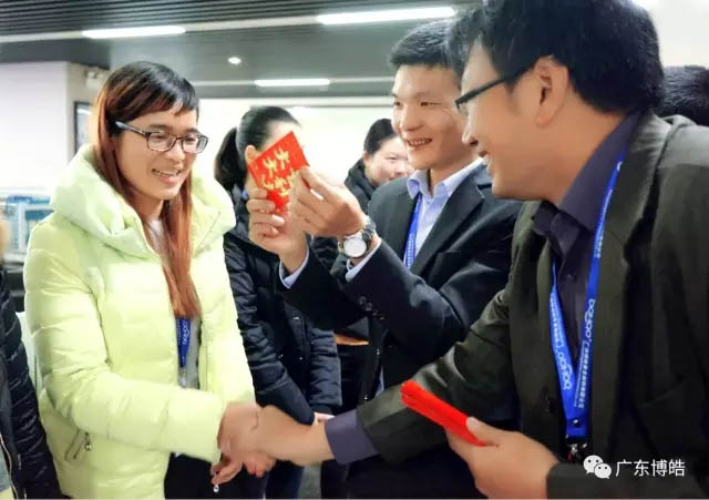 收到禮物的女神們心情就像被全世界寵愛著一般！